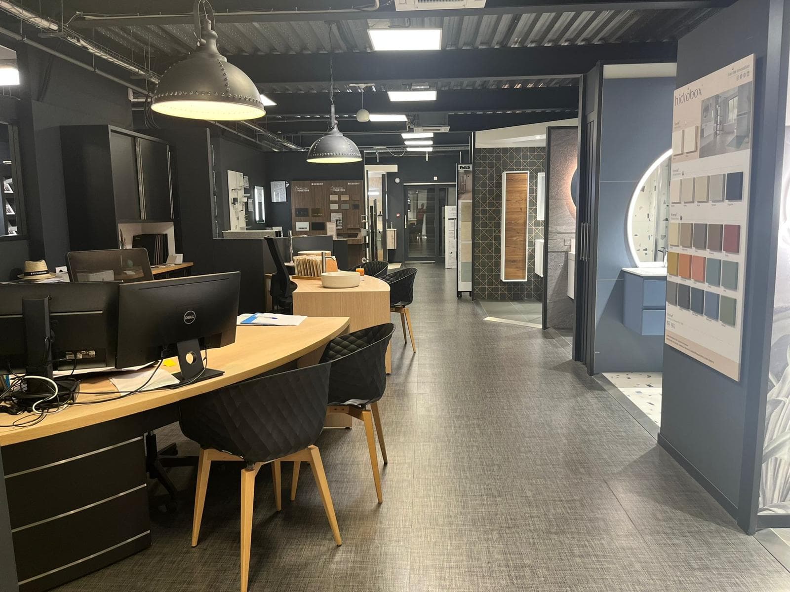 Magasin commercial nettoyé